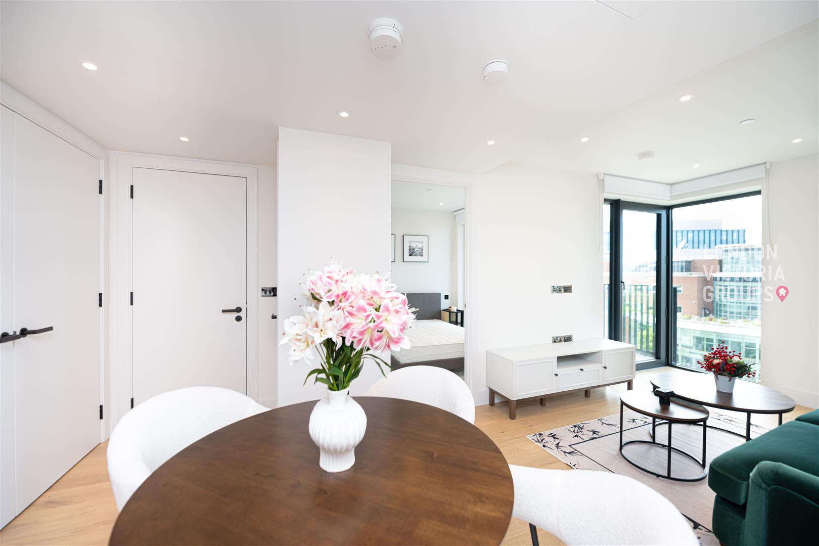 1 bed property in Fountain Park Way, London